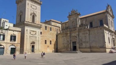 İtalya, Lecce, Duomo Meydanı, görünümü ve ayrıntıları.