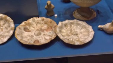 İtalya, Puglia bölge, Taranto, Taranto Ulusal Arkeoloji Müzesi, çeşitli tarihi dönemlere ait çeşitli bulur. Heykeller, büstler, altın, mozaikler, görüntüler, sikke, dekore vazo, takı ve daha fazla.