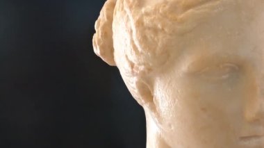 İtalya, Puglia bölge, Taranto, Taranto Ulusal Arkeoloji Müzesi, çeşitli tarihi dönemlere ait çeşitli bulur. Heykeller, büstler, altın, mozaikler, görüntüler, sikke, dekore vazo, takı ve daha fazla.