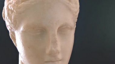İtalya, Puglia bölge, Taranto, Taranto Ulusal Arkeoloji Müzesi, çeşitli tarihi dönemlere ait çeşitli bulur. Heykeller, büstler, altın, mozaikler, görüntüler, sikke, dekore vazo, takı ve daha fazla.