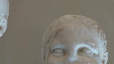 İtalya, Puglia bölge, Taranto, Taranto Ulusal Arkeoloji Müzesi, çeşitli tarihi dönemlere ait çeşitli bulur. Heykeller, büstler, altın, mozaikler, görüntüler, sikke, dekore vazo, takı ve daha fazla.