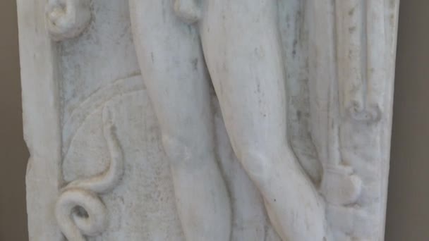 意大利 普利亚地区 塔兰托 国家考古博物馆塔兰托 各种发现从不同的历史时期 半身像 马赛克 装饰花瓶 和更多 — 图库视频影像