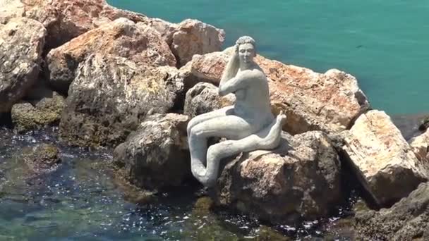 Italie Région Des Pouilles Tarente Front Mer Falaise Avec Sculpture — Video