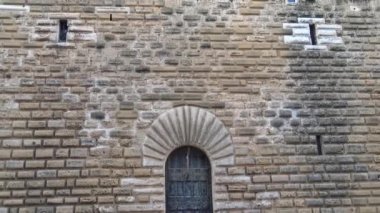 İtalya, Gioia del Colle, Norman-Swabian Castle, 9. yüzyıl. Dış duvarlar.
