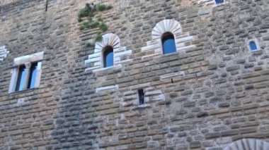İtalya, Gioia del Colle, Norman-Swabian Castle, 9. yüzyıl. Dış duvarlar.