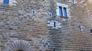 İtalya, Gioia del Colle, Norman-Swabian Castle, 9. yüzyıl. Dış duvarlar.