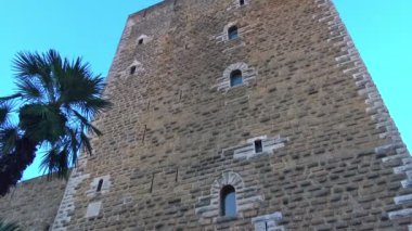 İtalya, Gioia del Colle, Norman-Swabian Castle, 9. yüzyıl. Dış duvarlar.