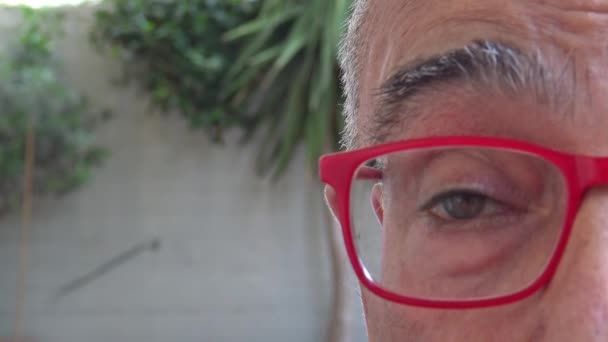 Gros Plan Sur Expression Qui Change Les Yeux Homme — Video