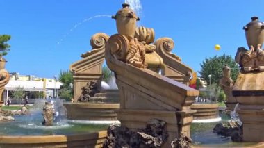 İtalya, Bari 15 Eylül 2018, Levante Fuarı Çeşmesi.