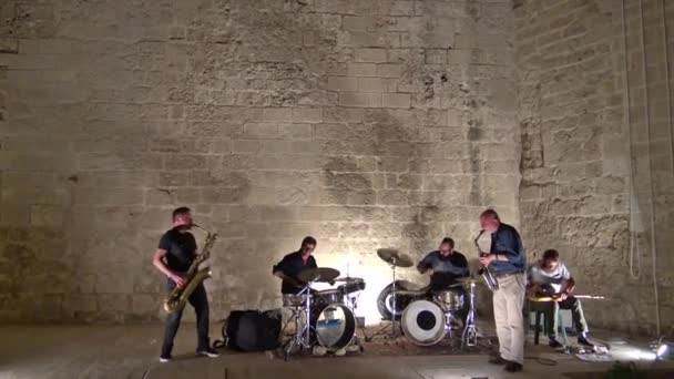 意大利 2018年9月13日 安吉奥诺城堡 巴迪巴里 表演者在公众演唱会中的行动 — 图库视频影像