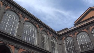 Naples, Kraliyet Sarayı, sigarasız, iç avlu.