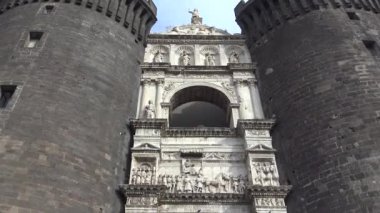 Naples, Maschio Angioino kale görünümü
