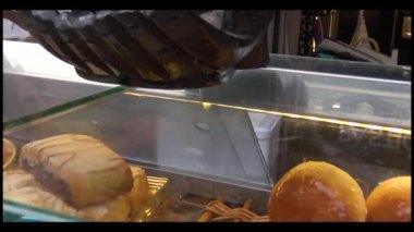 Naples, bab, Decumano bölgesinde tipik bir Katmerli dondurma tatlı.