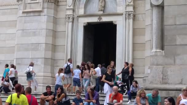 Napoli Turista Religiosa Attende Entrare Nella Cattedrale San Gennaro Miracolo — Video Stock