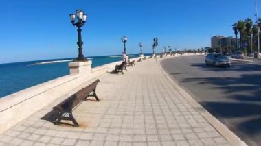 İtalya, Bari, deniz ve plaj. Zaman atlamalı