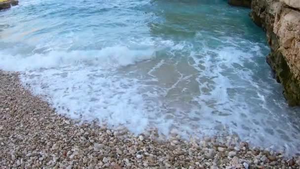 Италия Polignano Mare Lama Monachile Bay — стоковое видео