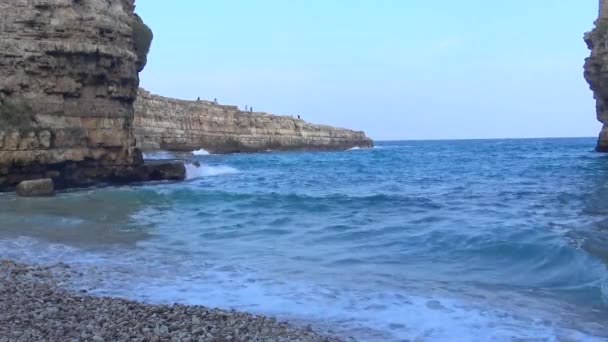 Италия Polignano Mare Lama Monachile Bay — стоковое видео