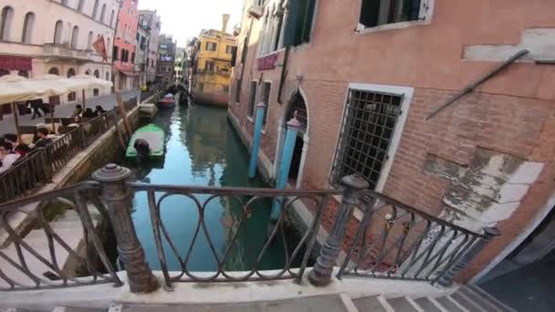 Venedig Utsikt Över Typisk Kanal — Stockvideo