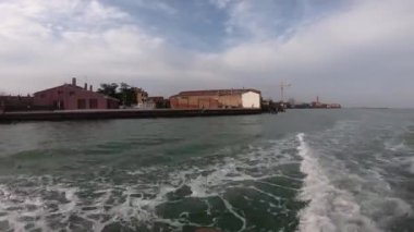 4k Venedik, feribot Murano adasında geliyor. Zaman atlamalı