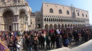 4k Venedik, 2019 Karnaval sırasında turistler kalabalık. Zaman atlamalı