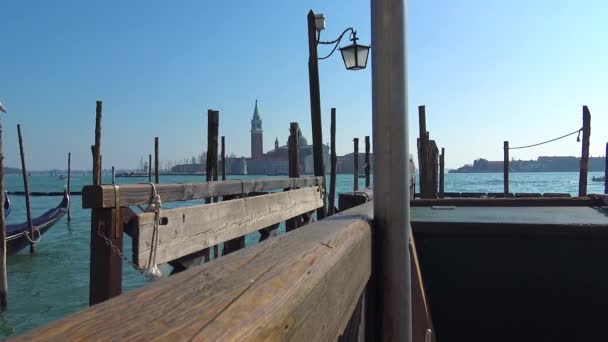 Venecia Góndolas Amarradas — Vídeos de Stock