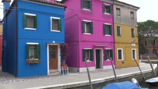 Venedik Burano Adası Venedik Lagünü Çeşitli Renklerin Tipik Evlerin Görünümü — Stok video