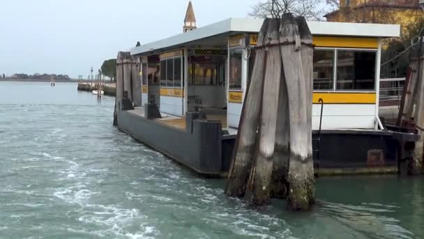 Veneza Vista Lagoa Veneziana Balsa Para Ilha Burano — Vídeo de Stock