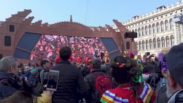 Венеция 2019 Люди Маски Площади Сан Марко Время Карнавала — стоковое видео