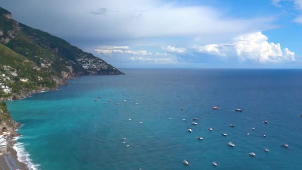 Italien Positano Beskåda Typiska Husen Stranden Och Det Storartade Havet — Stockvideo