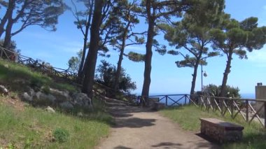 İtalya, Capri, Antik Roma Kralı Tiberius'un Jovis villasının kalıntılarının görünümü