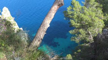 İtalya, Capri, ünlü doğal kemer görünümü