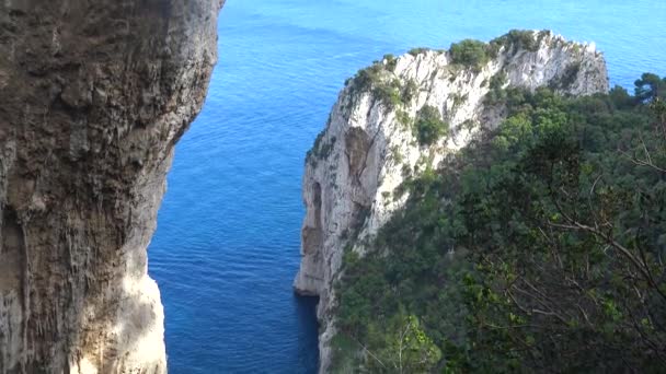 イタリア カプリ 有名な自然のアーチの眺め — ストック動画