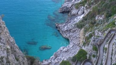 İtalya, Capri, küçük marina yol eski yol görünümü