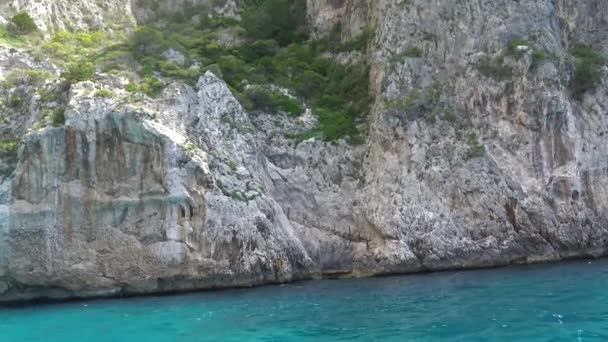 Italie, Capri, vues panoramiques depuis le bateau pendant la visite de l'île .