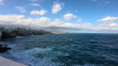 İtalya, Polignano a Mare, sahil manzarası
