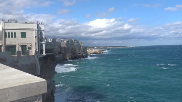 Italy Polignano Mare View Houses Overlooking Rough Sea Pan — Stock Video