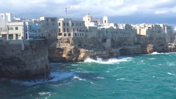 Ιταλία Polignano Mare Θέα Σπίτια Θέα Την Άγρια Θάλασσα Παν — Αρχείο Βίντεο