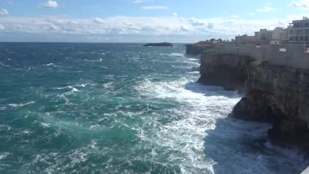 Italy Polignano Mare View Houses Overlooking Rough Sea — Stock Video