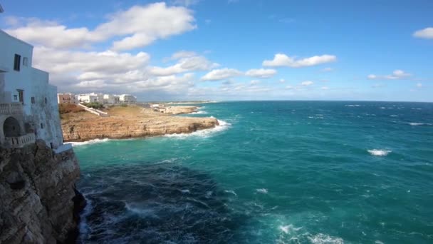 Italië Polignano Mare Panoramisch Uitzicht Kust Huizen Met Uitzicht Zee — Stockvideo