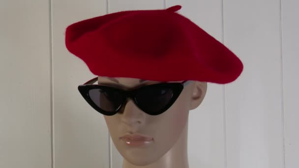 Female Mannequin Poses Close Fashion Video Basque Hat Fps — Stock Video