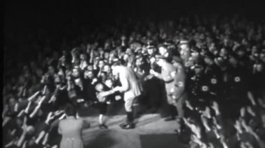 Almanya, Essen 1938, Nazi gösterisinin tarihi görüntüleri.