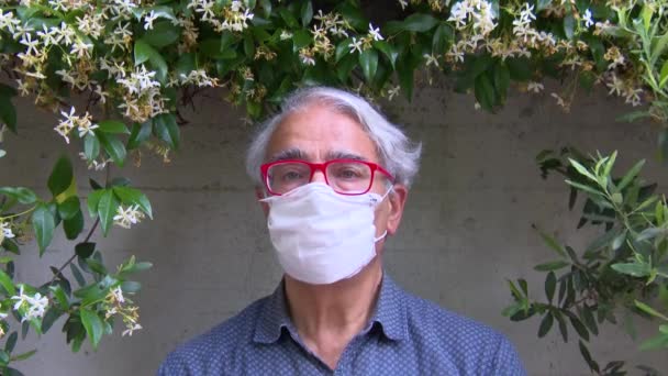 Nahaufnahme Eines Italienischen Europäers Der Mit Einer Covid19 Virus Maske — Stockvideo