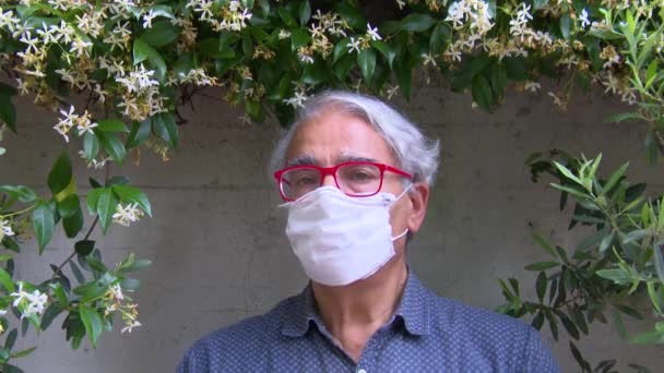 Close Italian European Man Posing While Lifting Covid19 Virus Mask — Stock Video