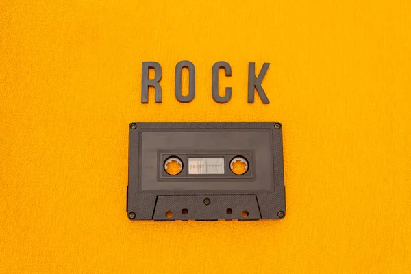 Vista Superior Rock Palabra Letras Negras Con Viejo Cassette Negro —  Fotos de Stock
