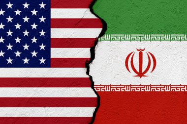 Amerika Birleşik Devletleri ve İran İslam Cumhuriyeti 'nin bayrakları bir grunge duvarı çatlattı. Jeopolitik ve savaş kavramı