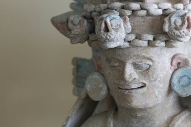 Cancun Maya Müzesi 'ndeki antik Maya müzesi şamandırasına yakın bir yerde.