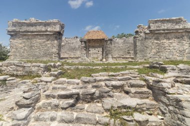 Halach Uinik evi olarak bilinen antik bir Maya harabesinin önü Tulum arkeolojik bölgeye dönüşüyor.