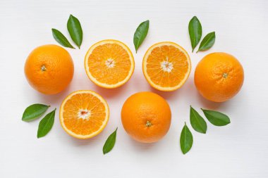 Taze portakal narenciye meyve beyaz arka plan üzerinde izole.