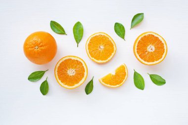 Taze portakal narenciye meyve beyaz arka plan üzerinde izole.