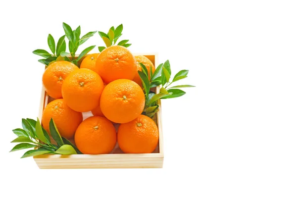 Frische Orange Zitrusfrüchte Holzkiste Isoliert Auf Weißem Hintergrund Ansicht Von — Stockfoto